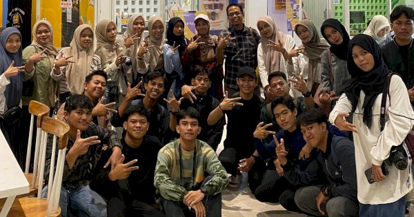 Mahasiswa Ilmu Komunikasi Unismuh Makassar Praktik Fotografi di Mall Nipah