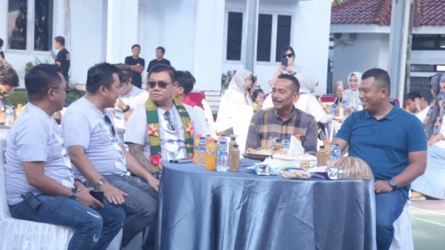 Pj. Bupati Sinjai Sambut Touring JKOC dengan Aksi Sosial