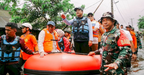 Mensos Saifullah Yusuf Tinjau Korban Banjir, Salurkan Bantuan Rp5,4 Miliar untuk Sulsel