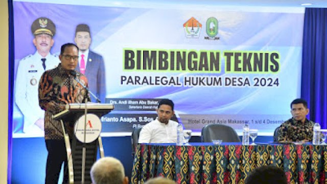 Pj. Sekda Sinjai, Andi Ilham, buka Bimtek Paralegal untuk bantu aparat desa hadapi masalah hukum dengan lebih efisien|| Ist