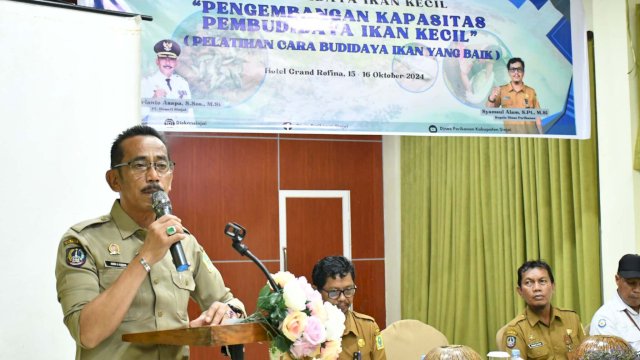 Pj. Bupati Sinjai, Andi Jefrianto Asapa, membuka pelatihan cara budidaya ikan yang baik yang dilaksanakan Dinas Perikanan kab. Sinjai. (Dok/Humas)