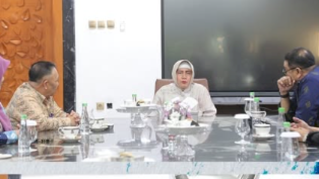 Plt Kepala DPPKB Kota Makassar Hadiri Pertemuan Penting Bersama BKKBN Pusat dan Provinsi