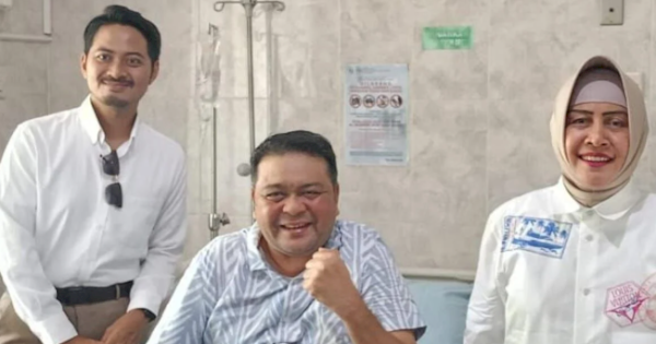 Wali Kota Makassar Kunjungi Plt Kepala DPPKB yang Sedang Dirawat di Rumah Sakit