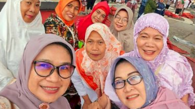 Kadis Sosial Makassar Hadiri Gerakan Sholat Subuh Berjamaah di Pantai Losari