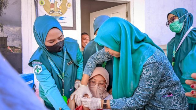 Dinkes Sinjai tegaskan keluhan OR bukan akibat imunisasi polio, melainkan infeksi demam berdarah