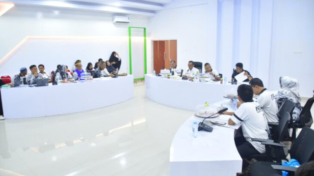 Pj. Bupati Sinjai memimpin rapat persiapan HUT PGRI ke-79 yang akan diadakan setelah Pilkada 2024 selesai ||humas