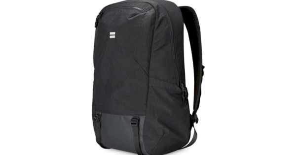 Hujan Deras Bukan Masalah: Tips Jitu Merawat Tas Bodypack Favoritmu