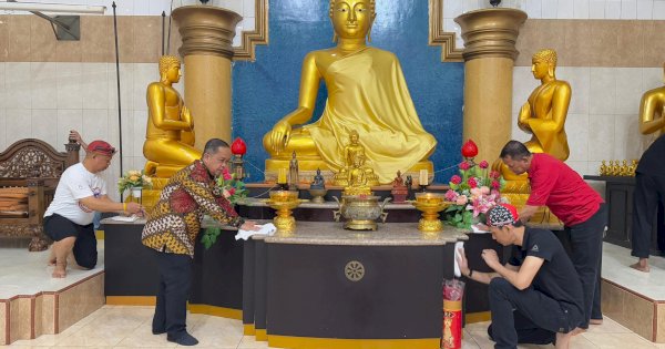 PHI Group Sambut Imlek 2025 dengan Aksi Bersih-Bersih Vihara Sasanadipa