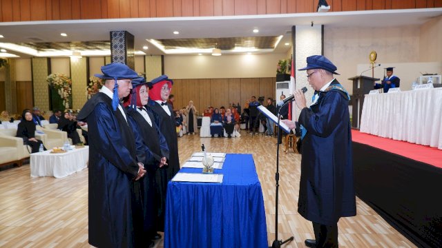 Dua Guru Besar Unibos Makassar kembali dikukuhkan di awal tahun 2025. (Foto: dok Unibos)