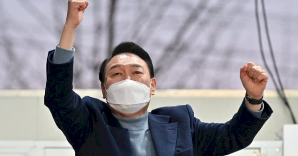 Presiden Korsel Yoon Suk-yeol Dimakzulkan dan Ditangkap, Ada Apa?