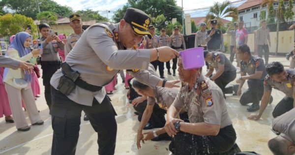 Korps Raport Polres Sinjai: 30 Anggota Terima Kenaikan Pangkat