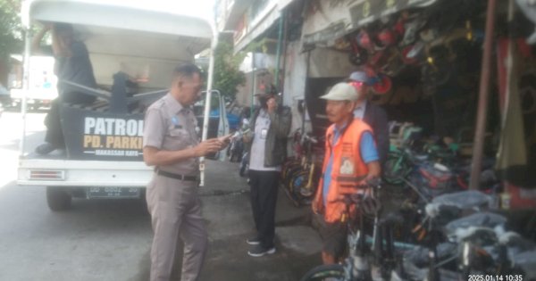 Tingkatkan Kesadaran, TRC Perumda Parkir Makassar Edukasi Jukir