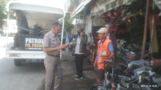 Tingkatkan Kesadaran, TRC Perumda Parkir Makassar Edukasi Jukir