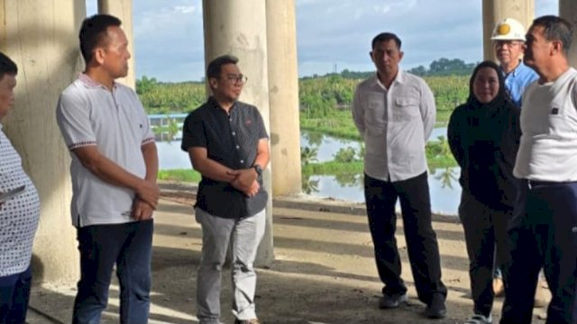 Mentan Andi Amran Sulaiman (AAS) meninjau progres masjid. (Foto: HN)