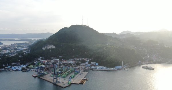 Arus Peti Kemas Pelindo Regional 4 Jayapura Melejit