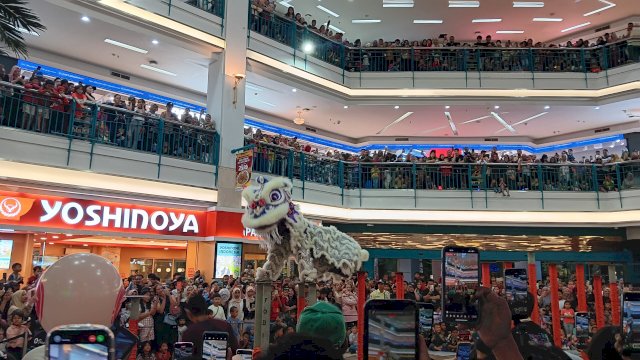 Atraksi Barongsai di Mall Ratu Indah, Rabu (29/1). Dok PPL
