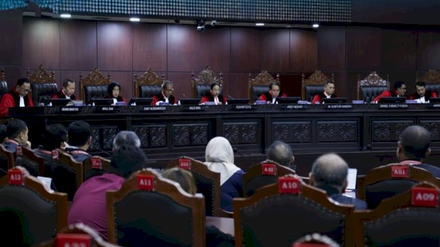 Ketua MK Suhartoyo membaca amar putusan penghapusan presidential threshold di ruang sidang MK ||x@officialmkri