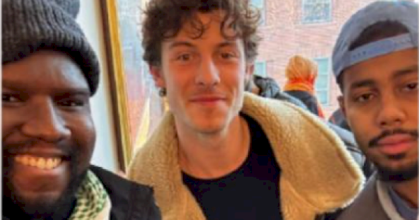 Heboh! Shawn Mendes Viral Usai Hadiri Khutbah Jumat di Masjid Kampus NYU