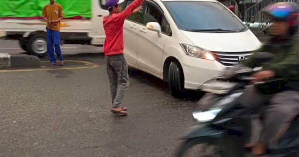 Kesal Pak Ogah Jadi Biang Kemacetan, Warga: Dia yang Punya Jalanan, Bukan Pemerintah!