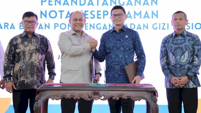 Kepala Badan Pengawas Obat dan Makanan (POM) RI Taruna Ikrar dengan Kepala Badan Gizi Nasional, Dadan Hindayana beserta jajaran. Foto: dok