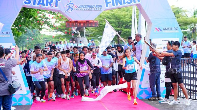 Gelaran AMSINDO Run Sulselbar 2025 di Anjungan City of Makassar, Pantai Losari. (Foto: ist)