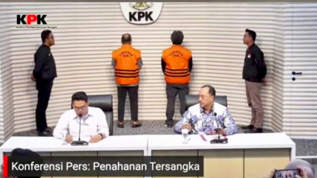 Direktur Penyidikan KPK, Asep Guntur Rahayu, memberikan keterangan pers terkait penahanan dua tersangka kasus korupsi server fiktif di Gedung Merah Putih KPK || tangkap layar X@KPK_RI