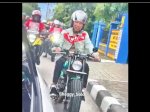 Kesederhanaan Jokowi Terlihat Saat Bermotor di Tengah Macet