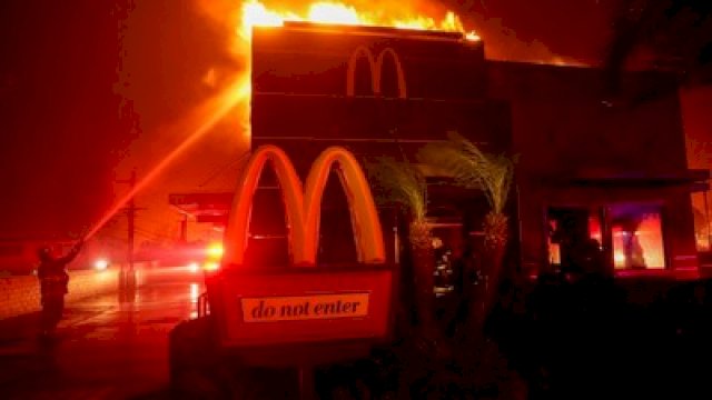 Salah satu penampakan kebakaran di LA yang berseliweran di medsos. Foto: ist