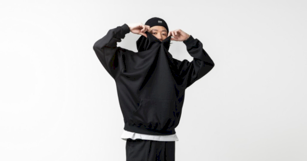 Trendy dan Nyaman: Paduan Hoodie Bodypack untuk Gaya Streetwear yang Memikat