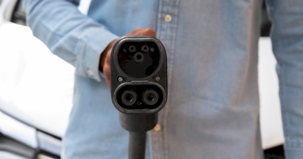Portable EV Charger untuk Kemudahan Pengisian Daya Kendaraan Listrik