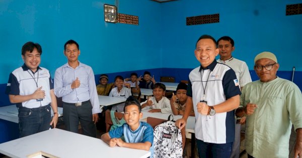 BRI Finance Berikan Perabotan Kantor Ramah Lingkungan Untuk Dukung Kegiatan Pendidikan di PKBM Himmata