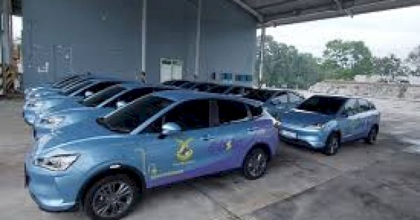 Alasan Penumpang Pilih Taksi Listrik Evista Saat Turun di Bandara Pekanbaru