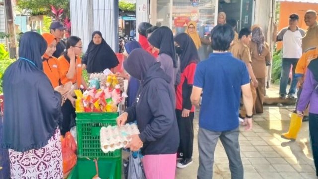 Warga Makassar antusias mengantre di Gerakan Pangan Murah di Sudiang Raya (14/1/25) ||doc_ppidkelurahansudiangraya