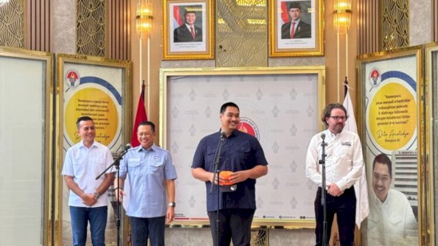 Menpora Dito Ariotedjo didampingi Ketum IMI dan promotor WRC memberikan keterangan pers terkait peluang Indonesia menjadi tuan rumah World Rally Championship (WRC) di Media Center Kantor Kemenpora, Jakarta, Rabu (15/1/2025) ||instagram@musa_rajekshah