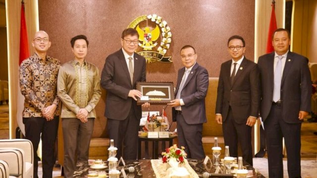 Pimpinan DPR RI, Sufmi Dasco Ahmad, menerima kunjungan Duta Besar Singapura, Kwok Fook Seng, di Ruang Delegasi Nusantara III, Senayan, Jakarta ||instagram@sufmi_dasco