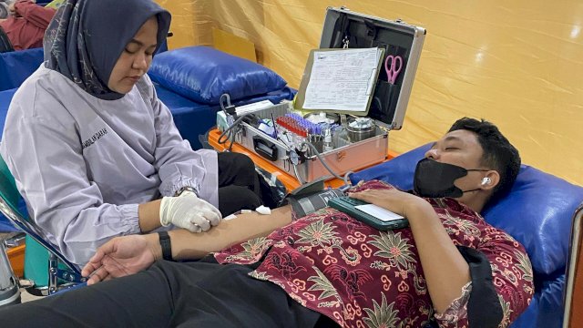 Warga yang turut berpartisipasi pada aksi donor darah yang digelar GMTD. (Foto: Ist)