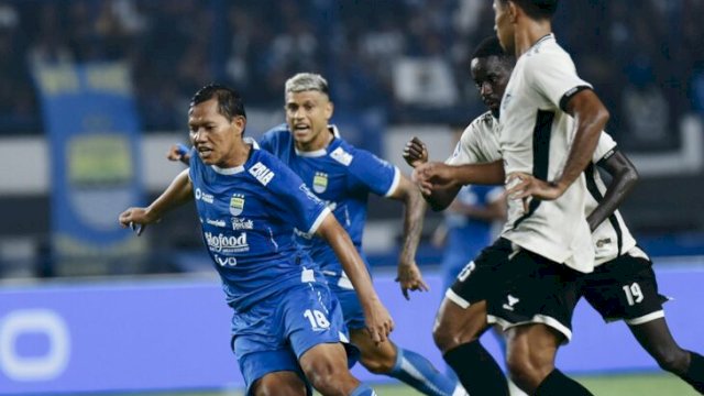 Duet maut Adam Alis dan Ciro Alves membuat Persib memanen 3 poin di laga melawan PSM Makassar. Pangeran Biru kian kokoh di puncak klasemen ||@persib