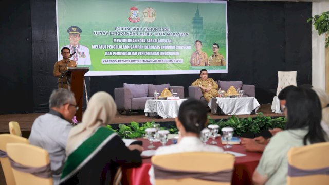 Sekertaris Dinas Lingkungan Hidup Kota Makassar Ferdy Mochtar, Saat Memberikan Laporan di Forum SKPD Tahun 2025, Foto: HN/Sinta.