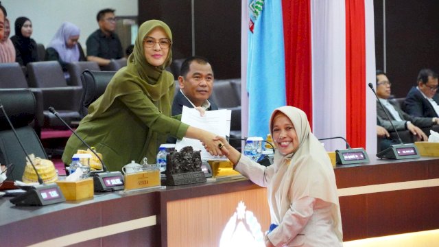 Suasana DPRD Sulsel menggelar rapat paripurna untuk membahas tujuh Ranperda yang tertunda dari periode sebelumnya, Foto: Dok HN.