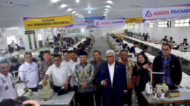 Anggota Komisi XIII DPR RI Sugiat Santoso meninjau program garmen di Lapas Kelas I Makassar ||IST 