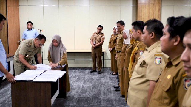 Suasana Wali Kota Makassar Mohammad Ramdhan Pomanto, menandatangani SK 91 Pejabat Fungsional Tertentu Pemkot Makassar, Foto: Dok/HN.