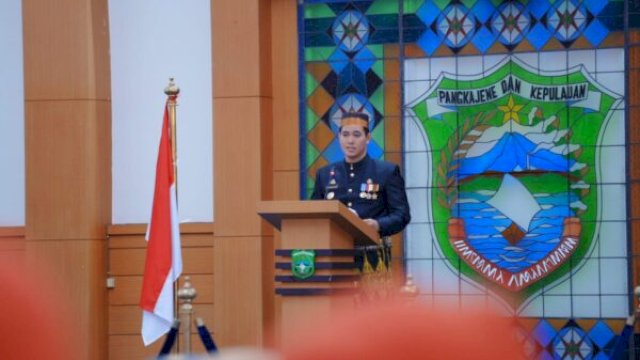 Bupati Pangkep Muhammad Yusran Lalogau (MYL) saat menyampaikan sambutan pada peringatan HUT ke-65 Kabupaten Pangkep di Gedung A DPRD Pangkep, Rabu (12/2/2025) ||handover 