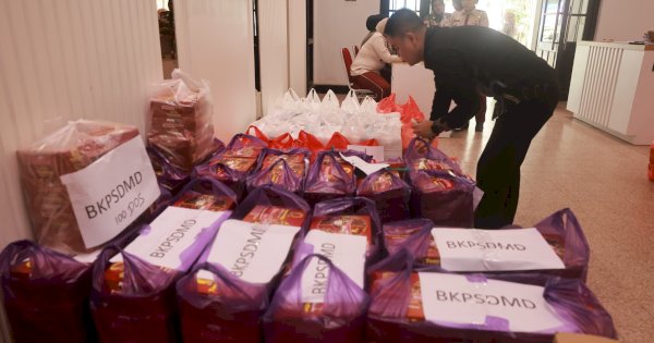 SKPD Pemkot Makassar Salurkan Ribuan Nasi Kotak untuk Korban Terdampak Banjir