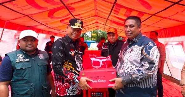 Tinjau Lokasi Banjir, Prof. Fadjry Djufry Pastikan Bantuan Tersalurkan