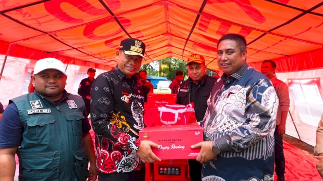 Tinjau Lokasi Banjir, Prof. Fadjry Djufry Pastikan Bantuan Tersalurkan