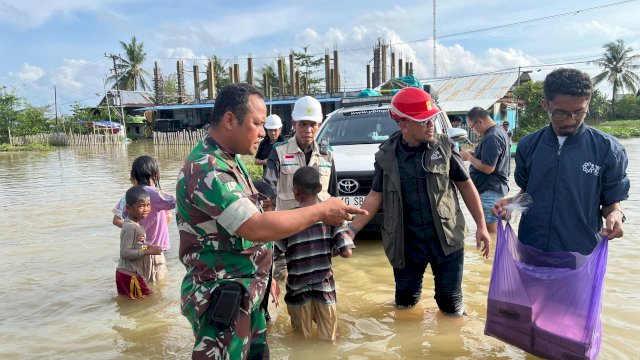 PLN UID Sulselrabar Bergerak Cepat Bantu Korban Banjir di Kabupaten Maros