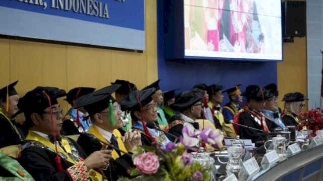 Universitas Hasanuddin (Unhas) kukuhkan 4 guru besar baru dari FISIP, Ilmu Kelautan, dan Kedokteran dalam Rapat Senat Akademik di Kampus Tamalanrea ||Ist 