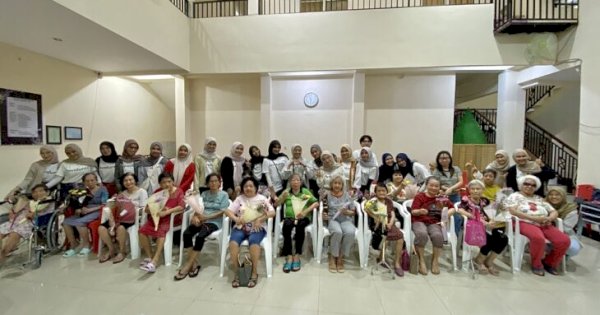 Involuntir Makassar Rayakan Valentine Bersama Oma di Panti Werdha Theodora