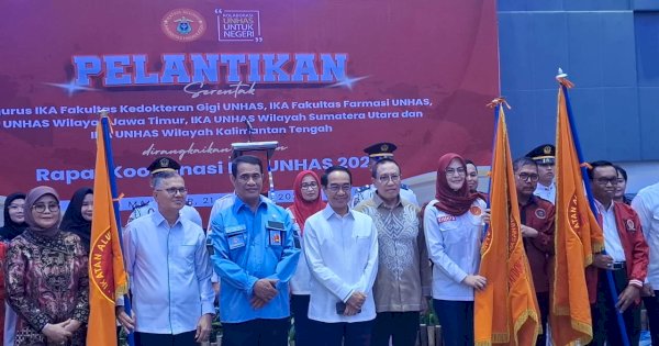 Andi Amran Sulaiman Lantik Lima Pengurus IKA Unhas di Makassar