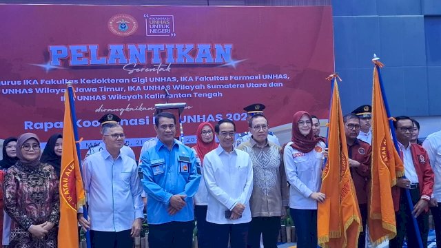 Andi Amran Sulaiman Lantik Lima Pengurus IKA Unhas di Makassar